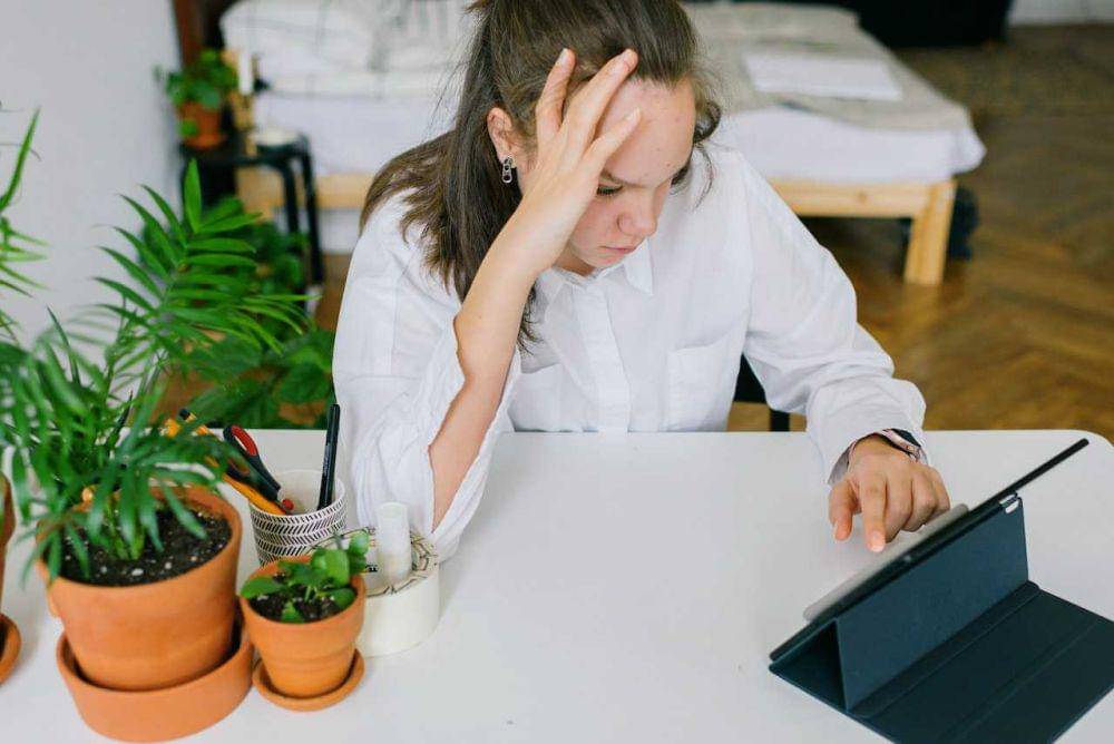 ilustrasi bekerja (pexels.com/Ksenia Chernaya)