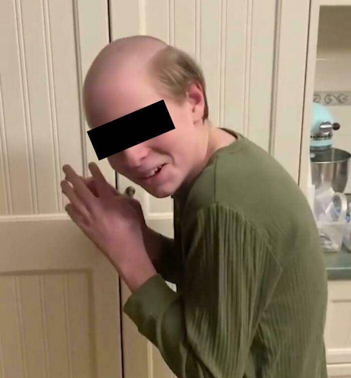 gaya rambut terlalu aneh (reddit.com/Mista_Glass)