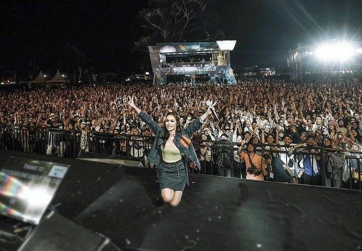 Potret Momo eks Geisha kembali manggung (instagram.com/therealmomogeisha)