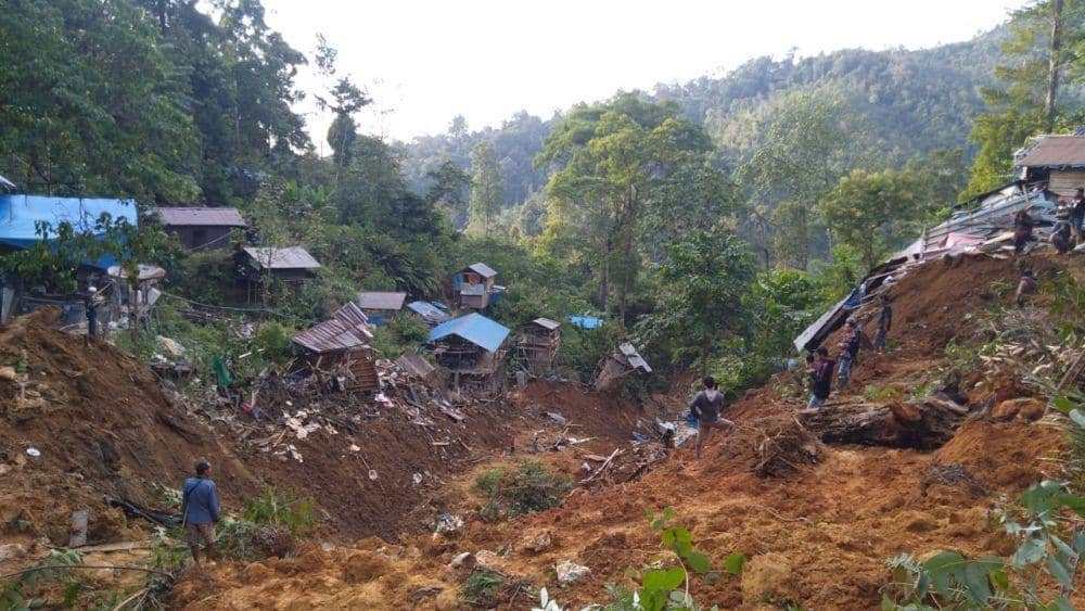 Tanah Longsor Terjang Pemukiman Warga di Kotabaru, Enam Orang Tewas