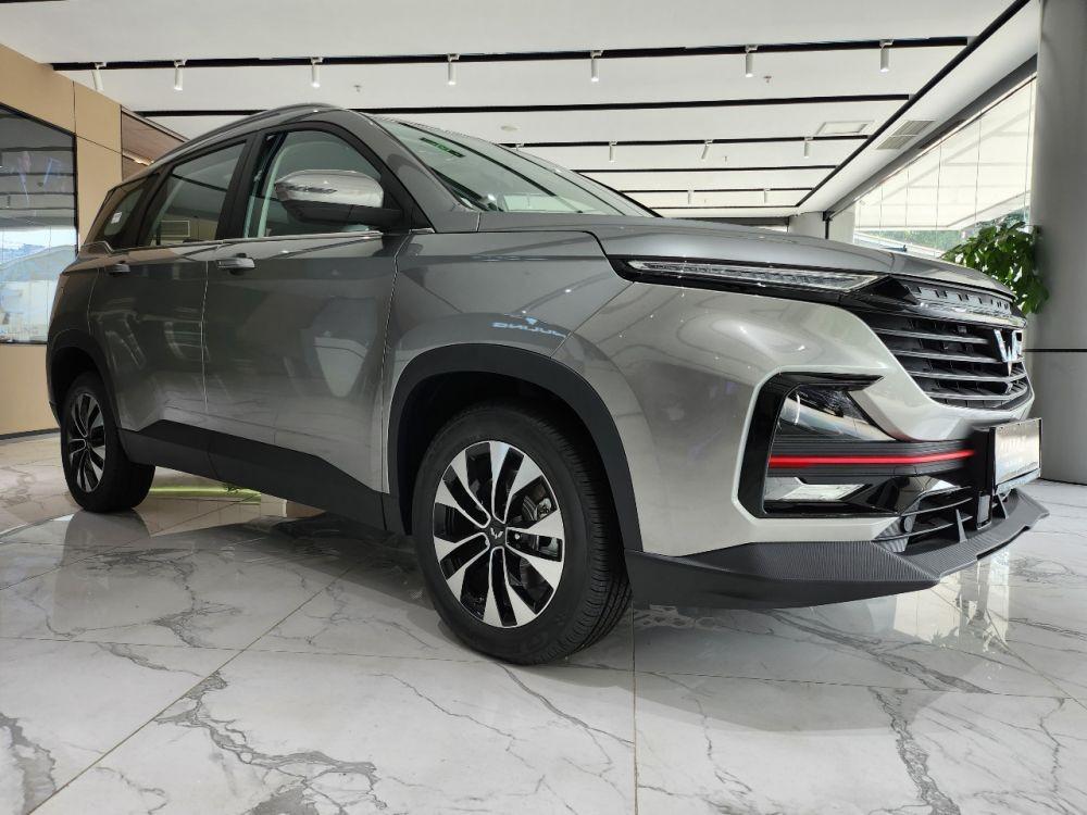 4 Pesaing Wuling Almaz