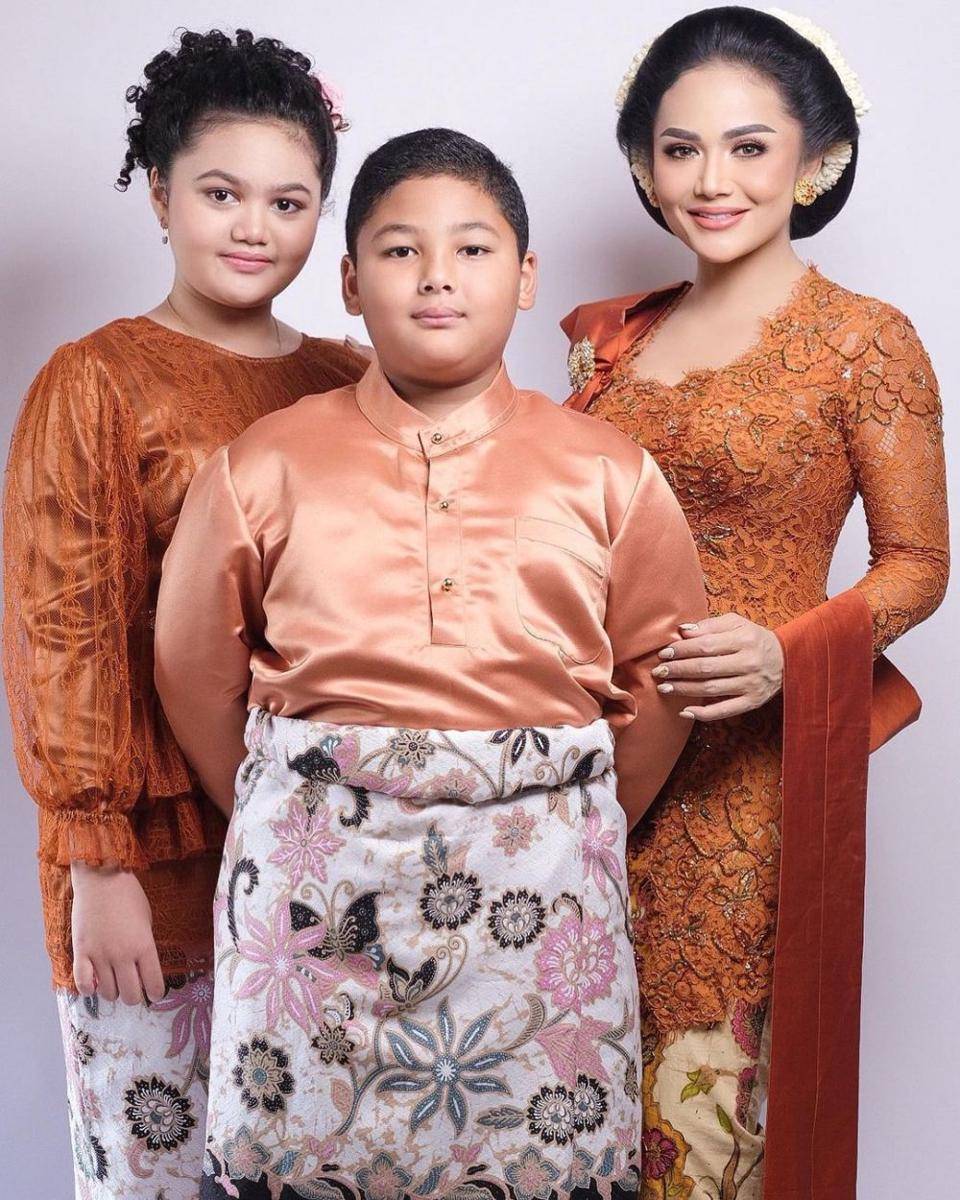 Krisdayanti di berbagai acara Aurel (Instagram.com/krisdayantilemos)