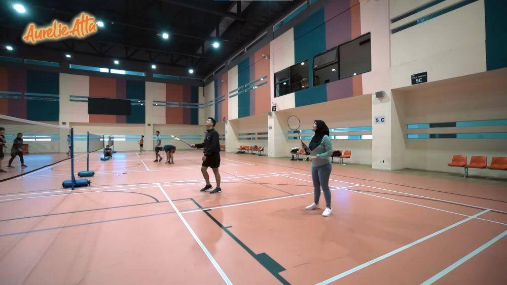 Aurel, Azriel, Ashanty, dan Anang tanding bulutangkis (YouTube.com/Aurelie Atta/)