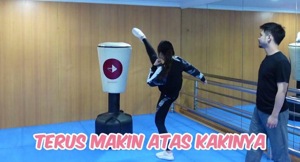Sisca Kohl ajak Jess No Limit workout (youtube.com/Sisca Kohl)