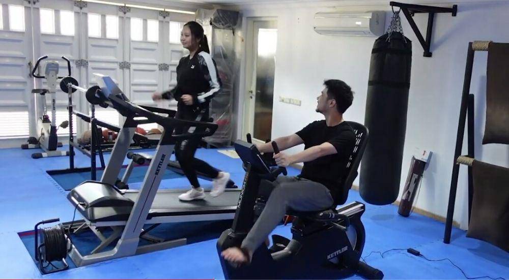 Sisca Kohl ajak Jess No Limit workout (youtube.com/Sisca Kohl)