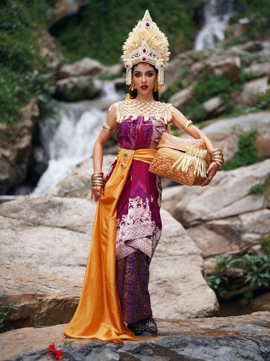 Potret Finalis Miss Grand International 2022 dalam Balutan Pakaian Tradisional Indonesia (Instagram.com/me_kansuda)