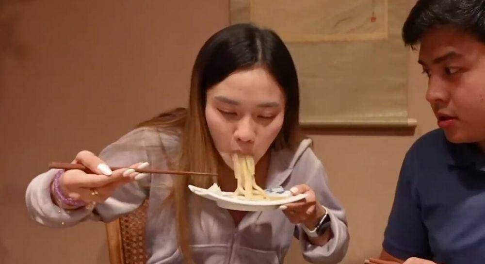 Jerome dan Jessica Jane mukbang makanan Jepang. (youtube.com/Nihongo Mantappu)