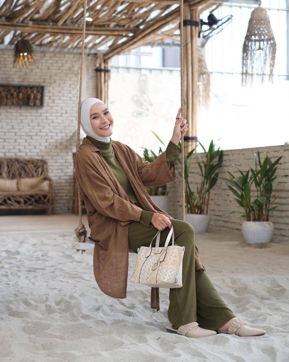 potret zaskia adya mecca (instagram.com/zaskiadyamecca)