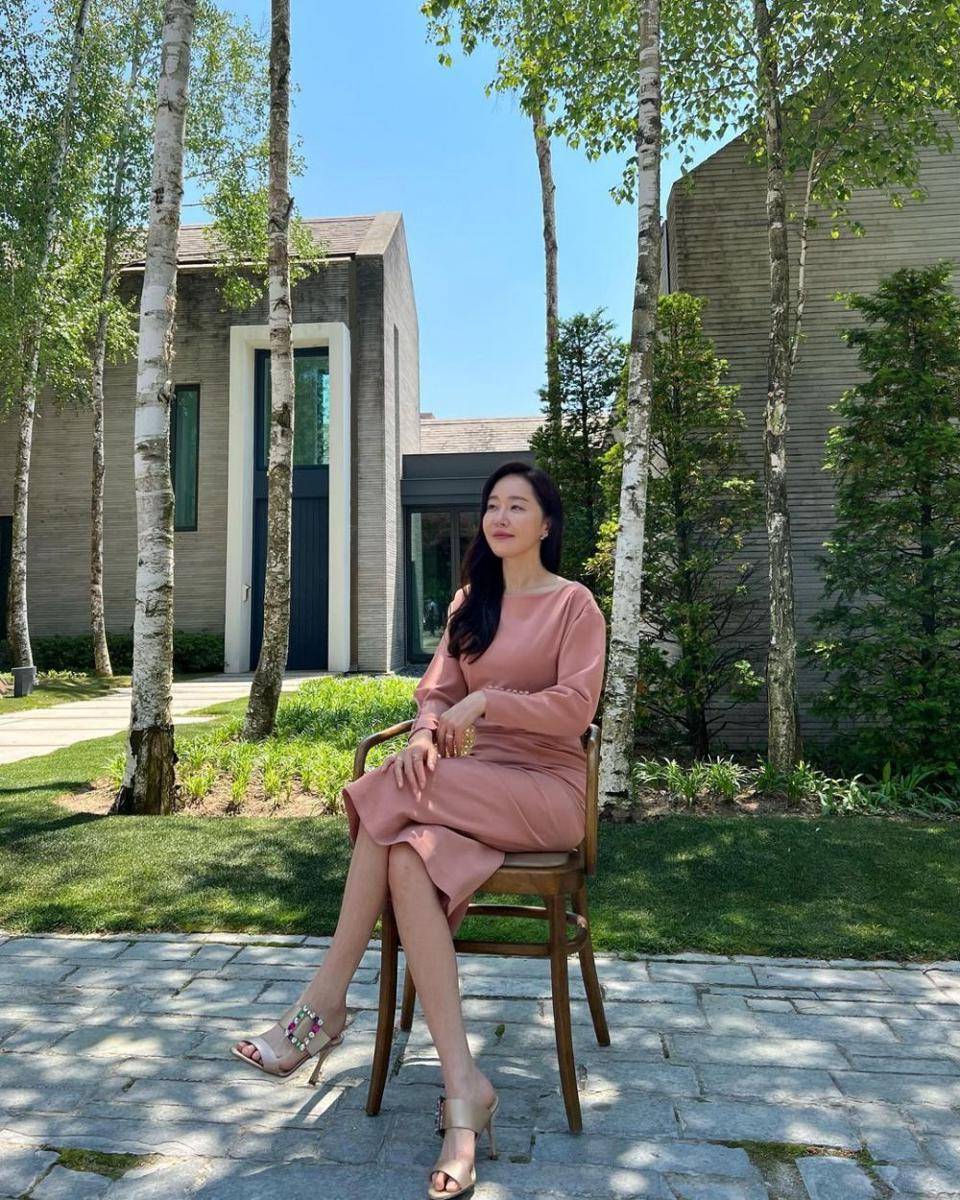 Uhm Ji Won di balik layar drakor Little Women (instagram.com/umjeewon)