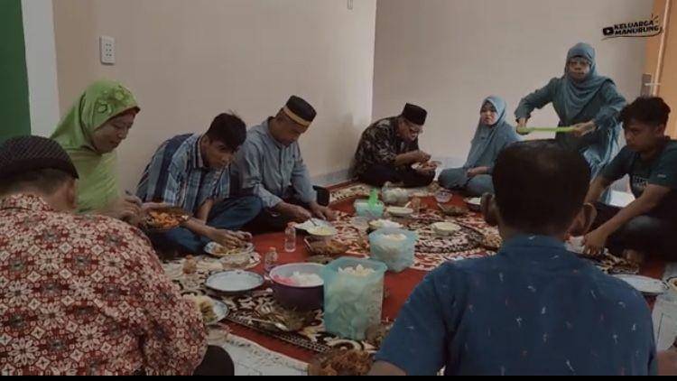 Manurung menikah (youtube.com/keluargamanurung)