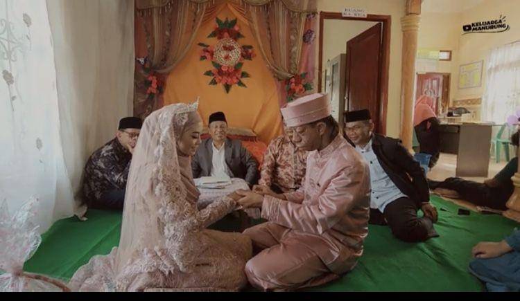 Manurung menikah (youtube.com/keluargamanurung)