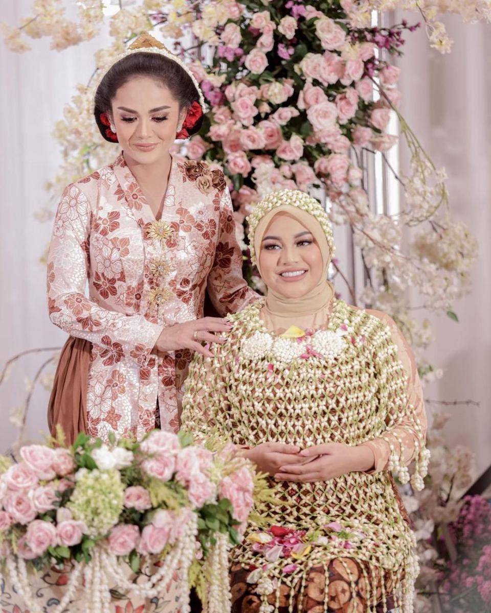 Krisdayanti di berbagai acara Aurel (Instagram.com/krisdayantilemos)