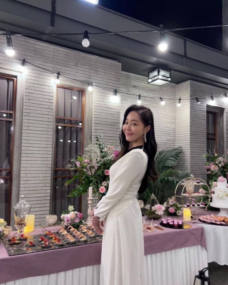 Uhm Ji Won di balik layar drakor Little Women (instagram.com/umjeewon)
