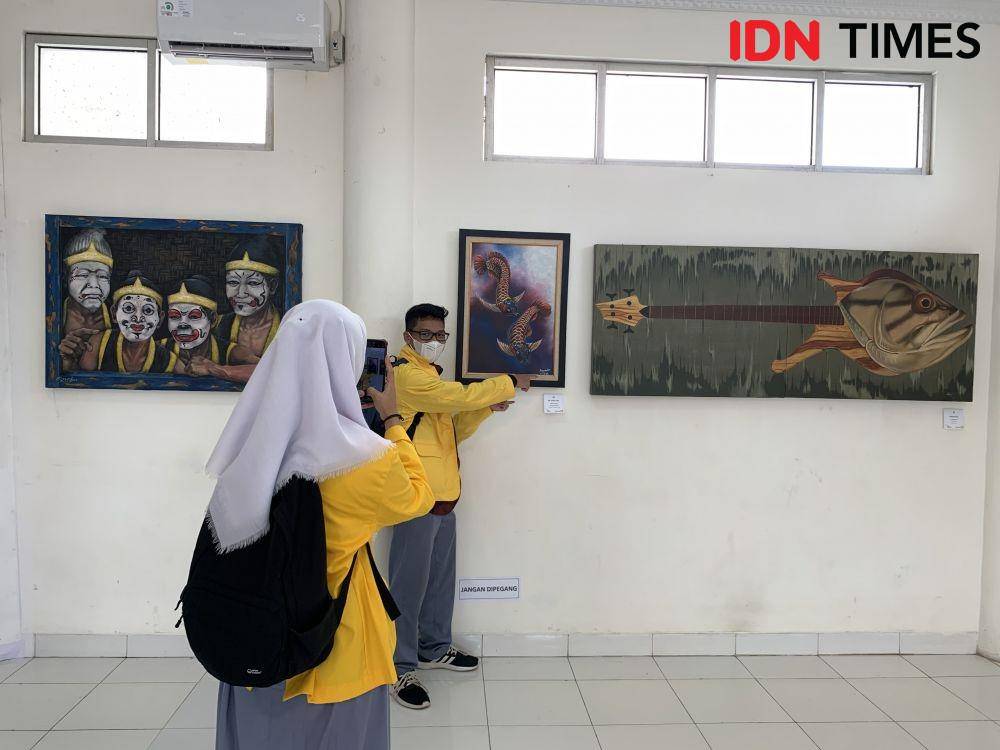Pameran Seni Rupa Pekan Kebudayaan Daerah Lampung 2022. (IDN Times/Rohmah Mustaurida).