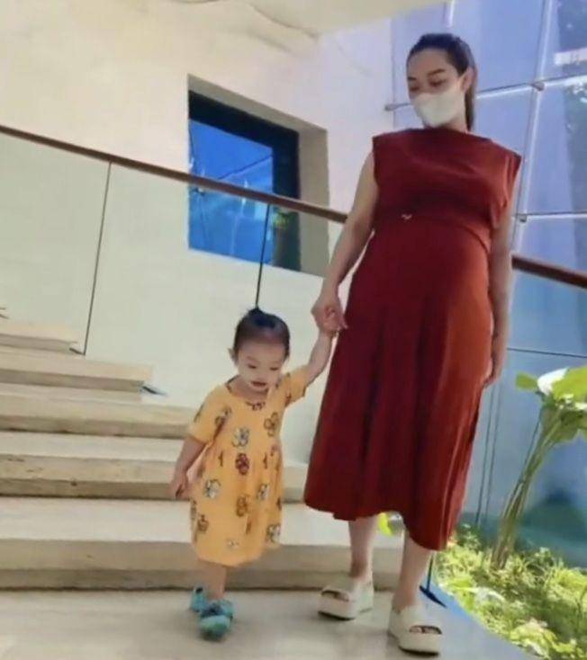 Zaskia Gotik melahirkan anak kedua (instagram.com/zaskia_gotix)