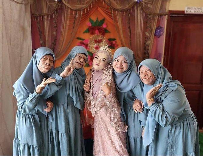 Manurung menikah (instagram.com/tiurmanurung18)