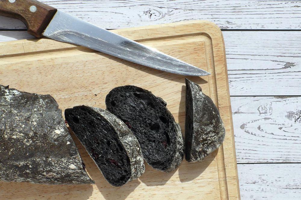 5 Bahan yang Digunakan sebagai Pewarna Hitam untuk Makanan