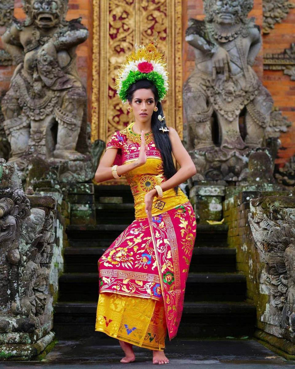 Potret Finalis Miss Grand International 2022 dalam Balutan Pakaian Tradisional Indonesia (Instagram.com/yuvrnt)