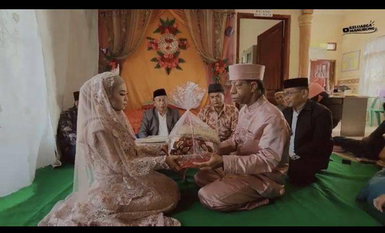 Manurung menikah (youtube.com/keluargamanurung)