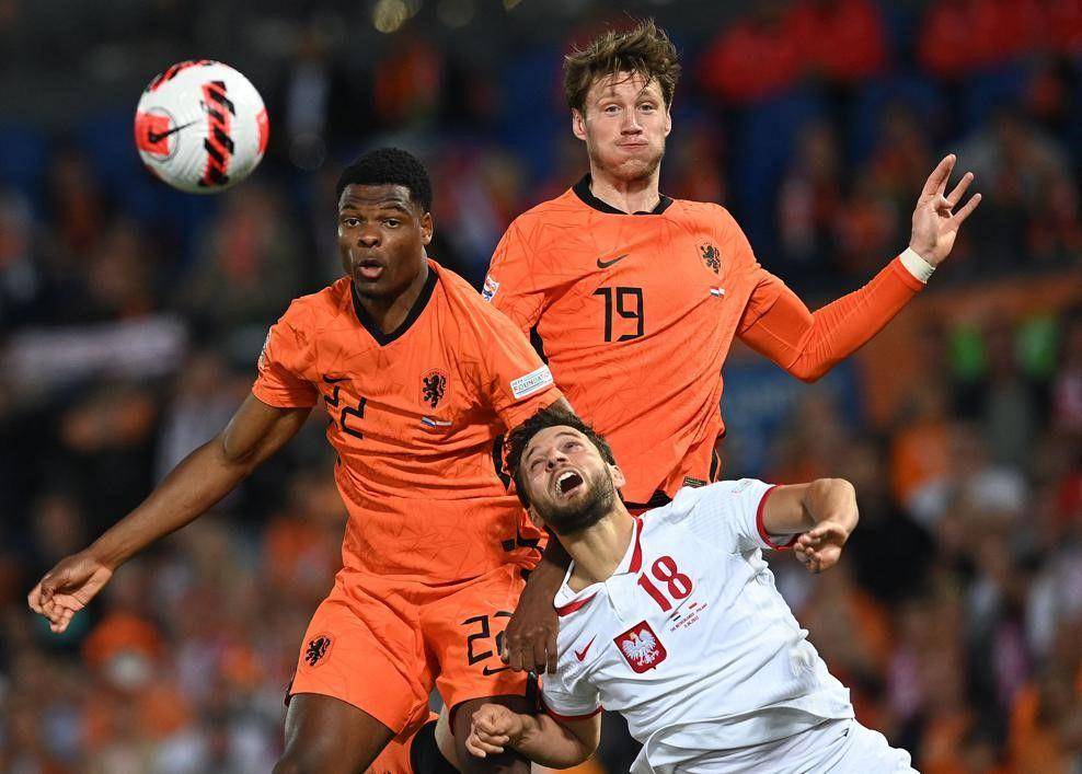 duel laga Belanda vs Polandia (uefa.com)
