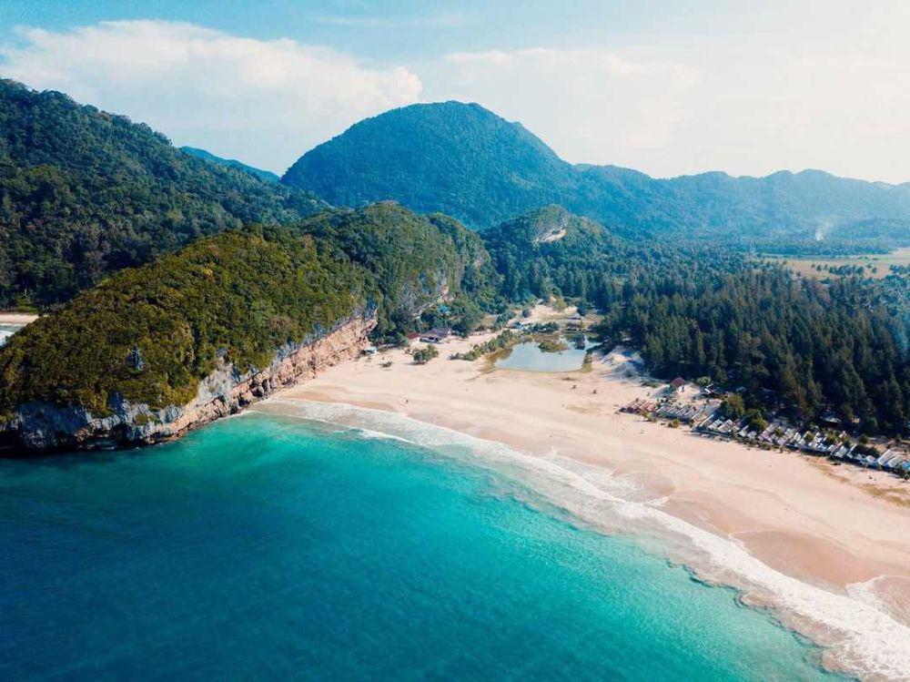 Informasi Wisata Pantai Lampuuk Aceh: Lokasi, Harga Tiket, dan Tipsnya