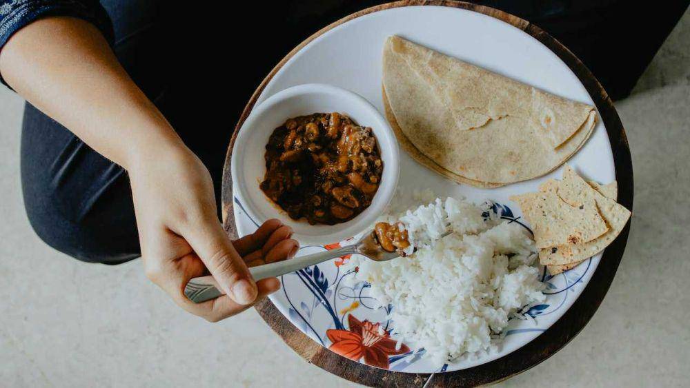 ilustrasi makan nasi (pexels.com/Vivaan Rupani)