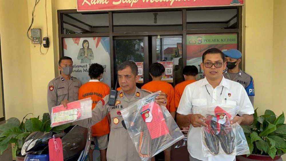 Barang bukti yang diamankan dari pelaku. (dok. Polres Lombok Barat)
