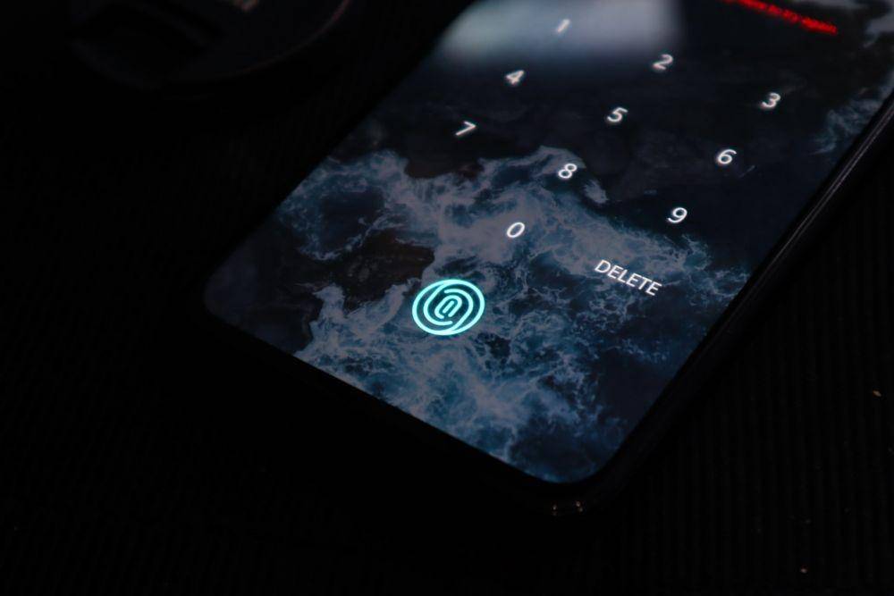 ilustrasi fingerprint HP (unsplash.com/Lukenn Sabellano)