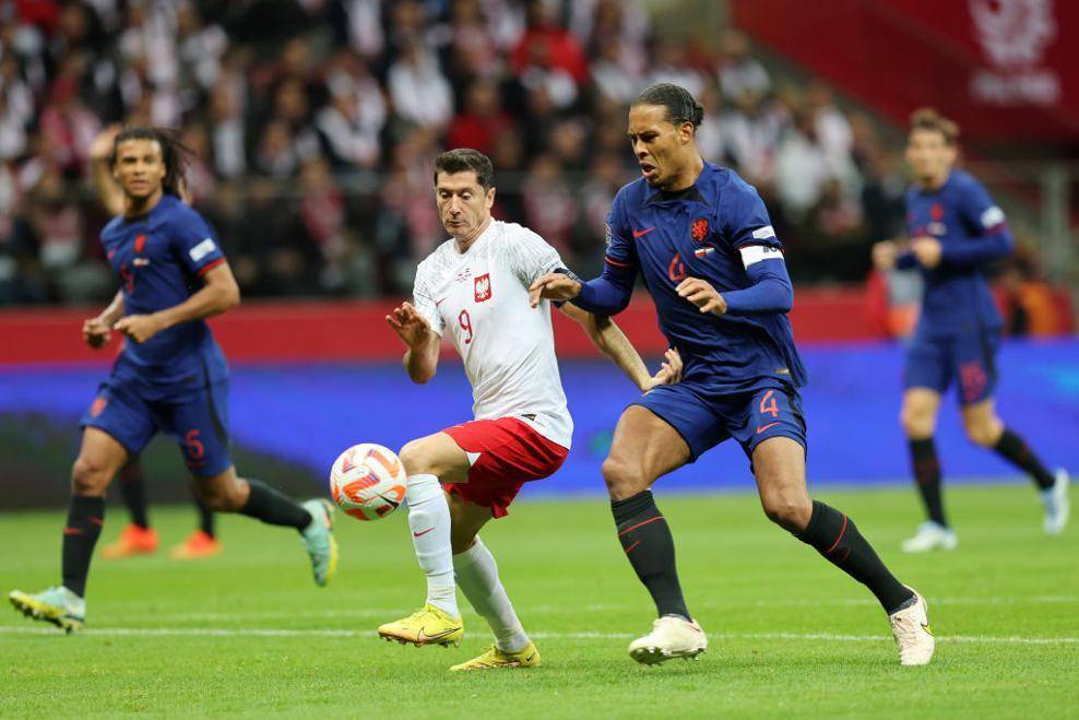 Polandia vs Belanda (editorial.uefa.com)