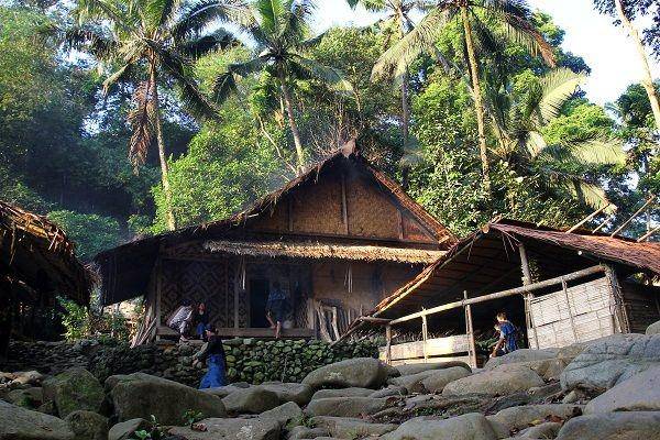 rumah adat baduy (commons.wikimedia.org)