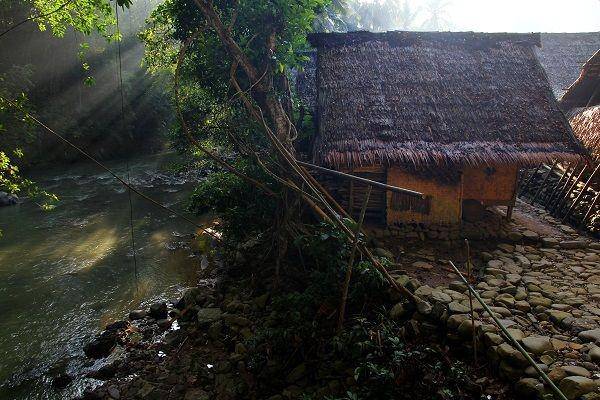 rumah adat baduy (commons.wikimedia.org)