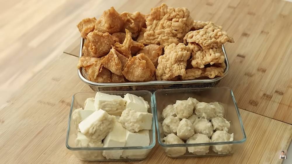 Bakso cuanki ayam komplet ala Devina Hermawan (youtube.com/Devina Hermawan)