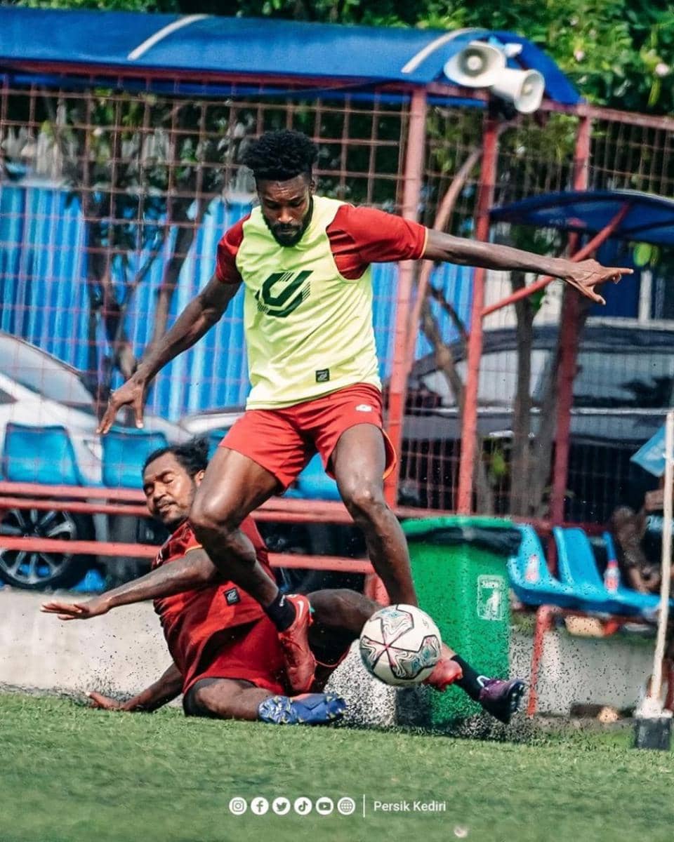 Pemain Persik Kediri saat berlatih. Instagram.com/ persikfcofficial