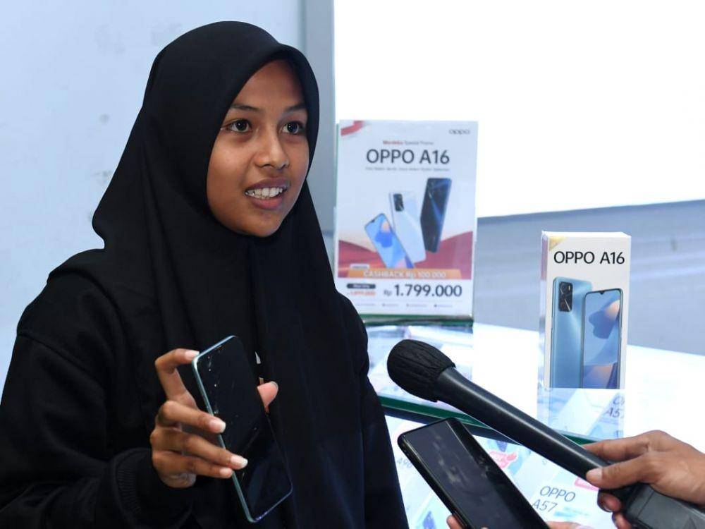 Siswi SMA Negeri 1 Batauga, Sabrila "memarahi" Presiden Jokowi (dok. Sekretariat Presiden)