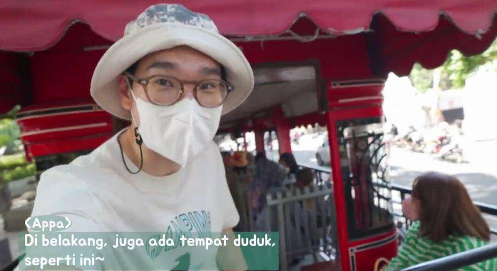 Kimbab Family naik transportasi umum di Bandung (youtube.com/Kimbab Family)