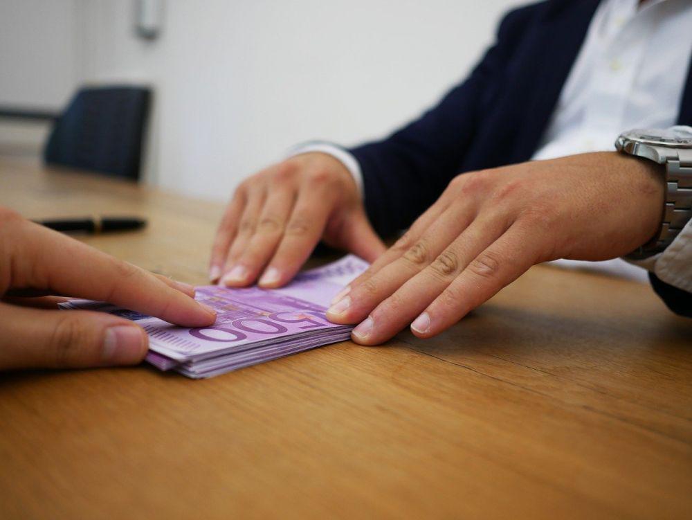 Kenali 7 Ciri Pinjol Ilegal, Jangan Sampai Tertipu!