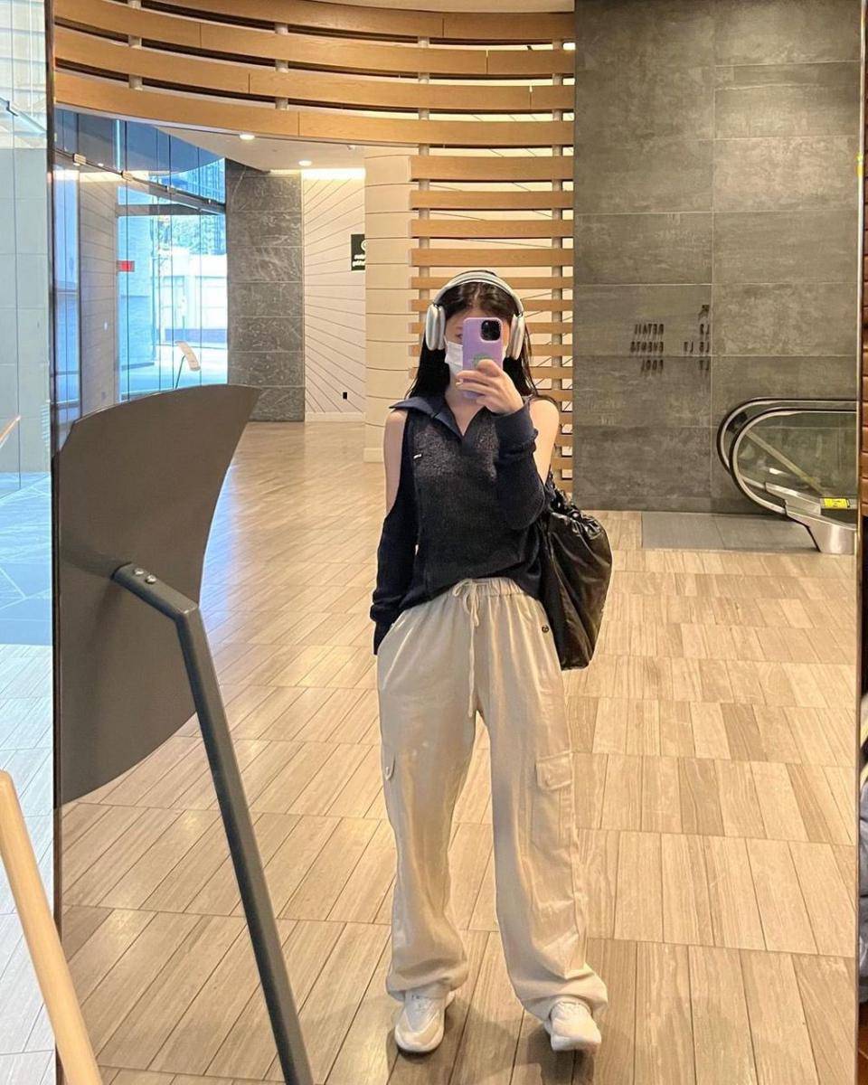 Ide outfit ala Chaeryeong ITZY (twitter.com/chaerpics)