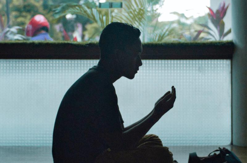 6 Cara Beristighfar untuk Orang Tua Kita