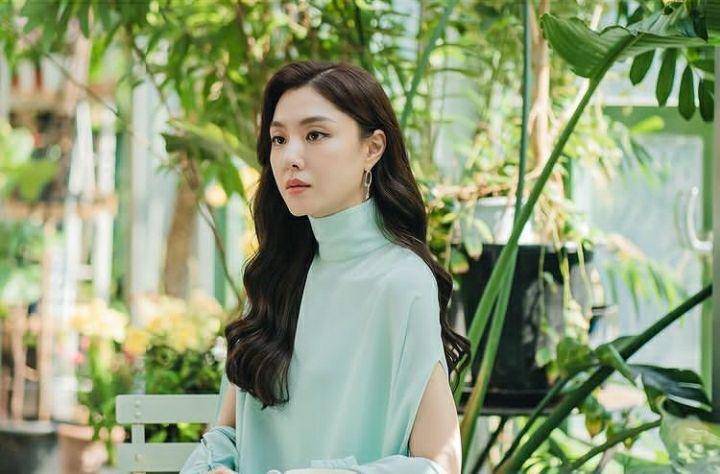 Seo Ji Hye di Adamas (instagram.com/garagelab.official)