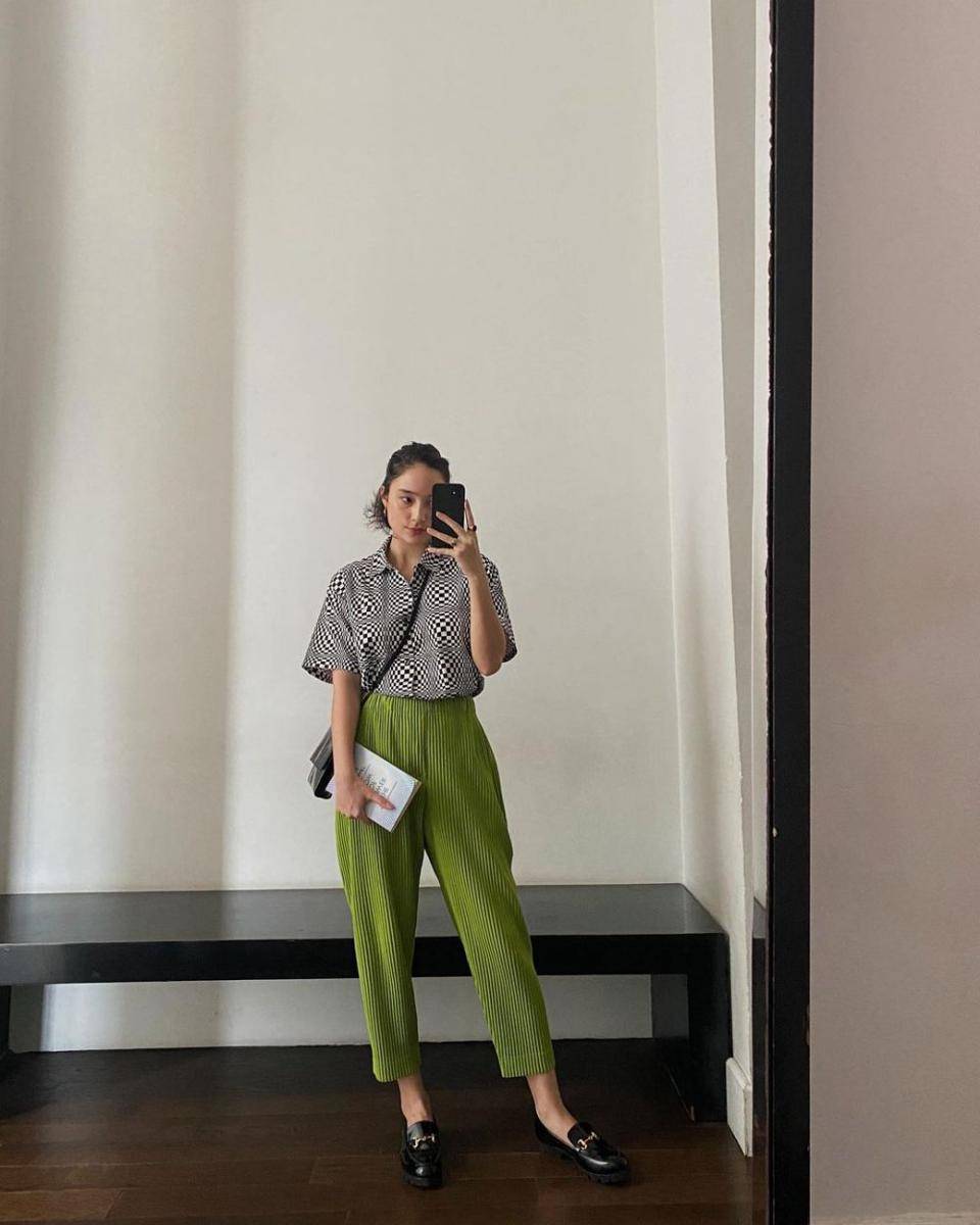 Outfit ngantor nuansa hijau ala Tatjana Saphira (instagram.com/tatjanasaphira)
