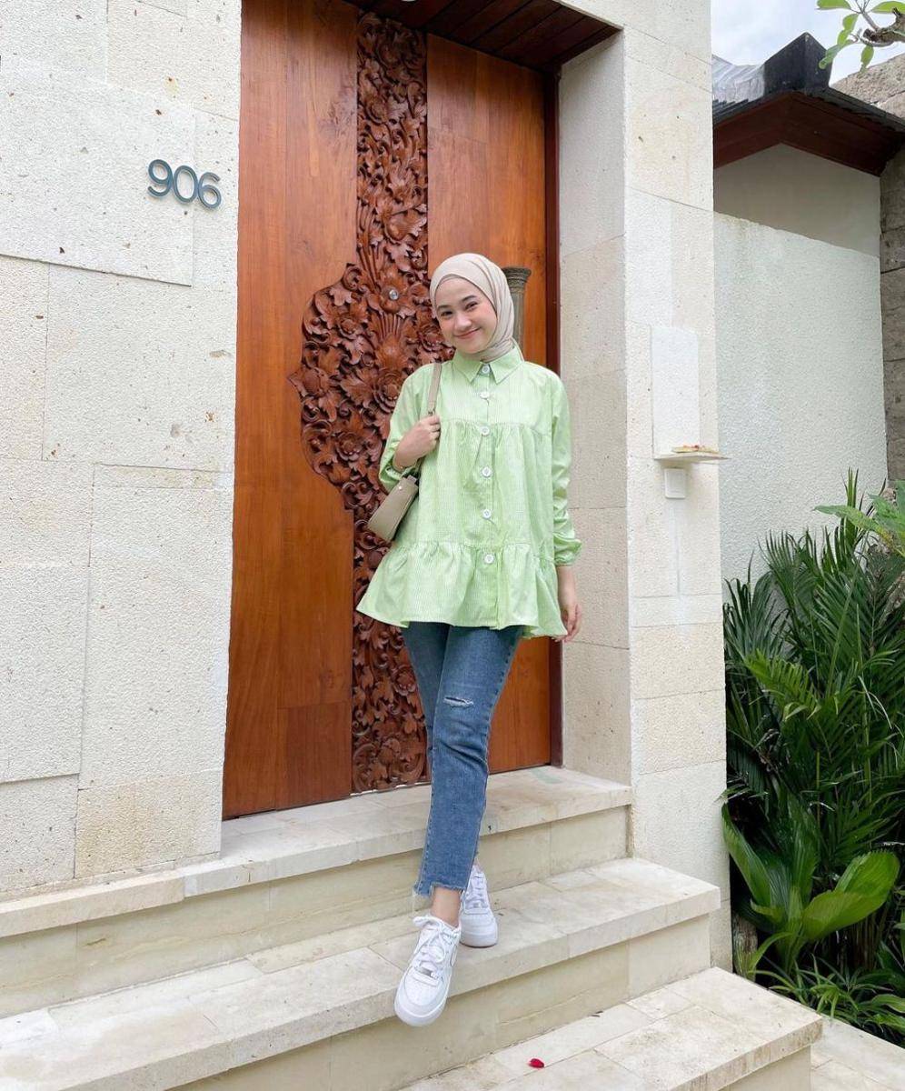Outfit ngantor nuansa hijau ala Kirana (instagram.com/inikiranaaa__)