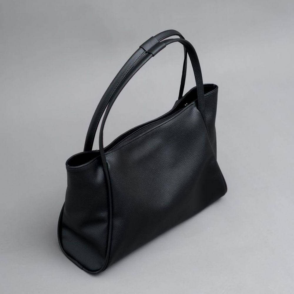 tote bag (instagram.com/tinyblack.id)