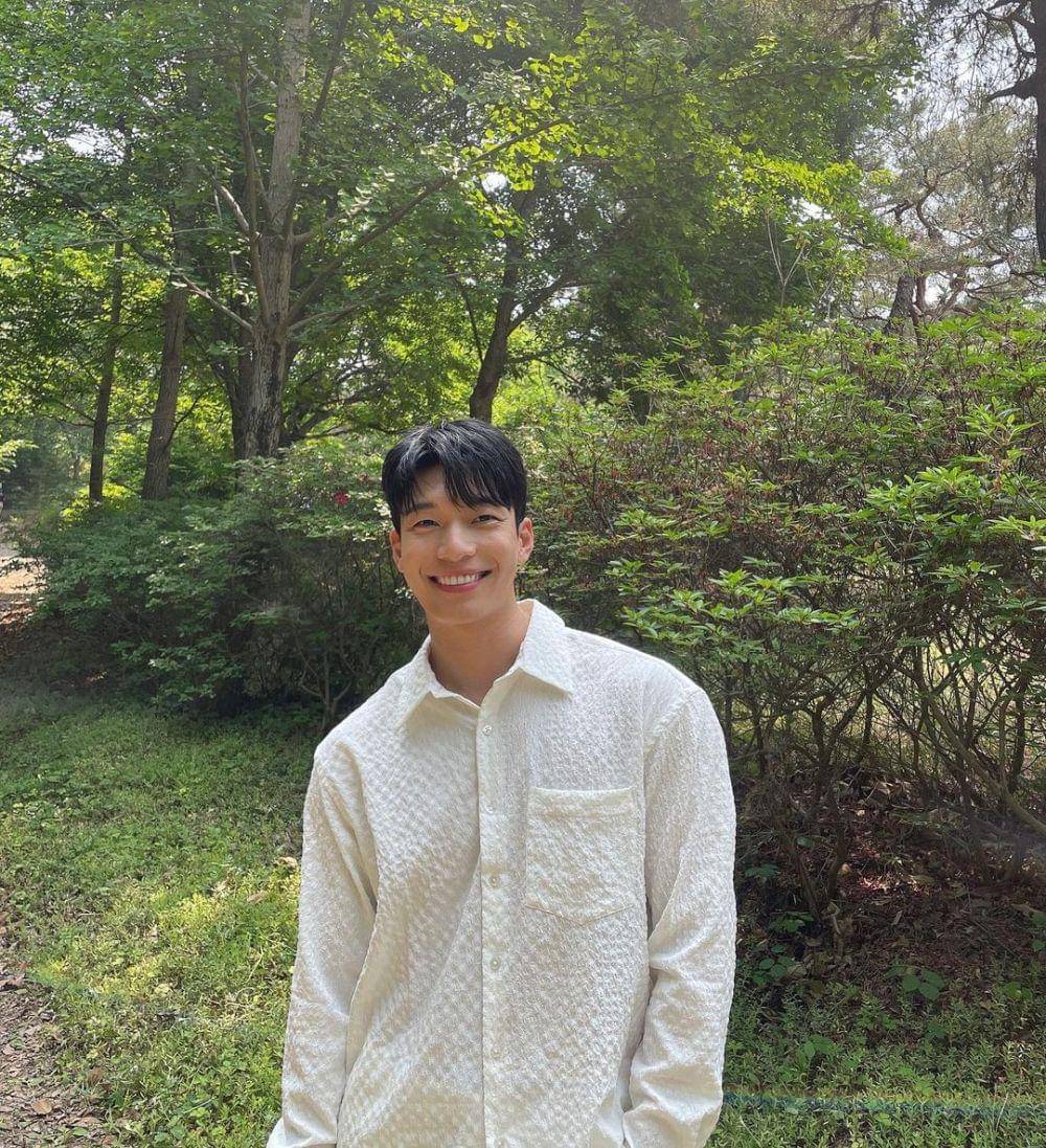 Wi Ha Joon (instagram.com/wi__wi__wi)
