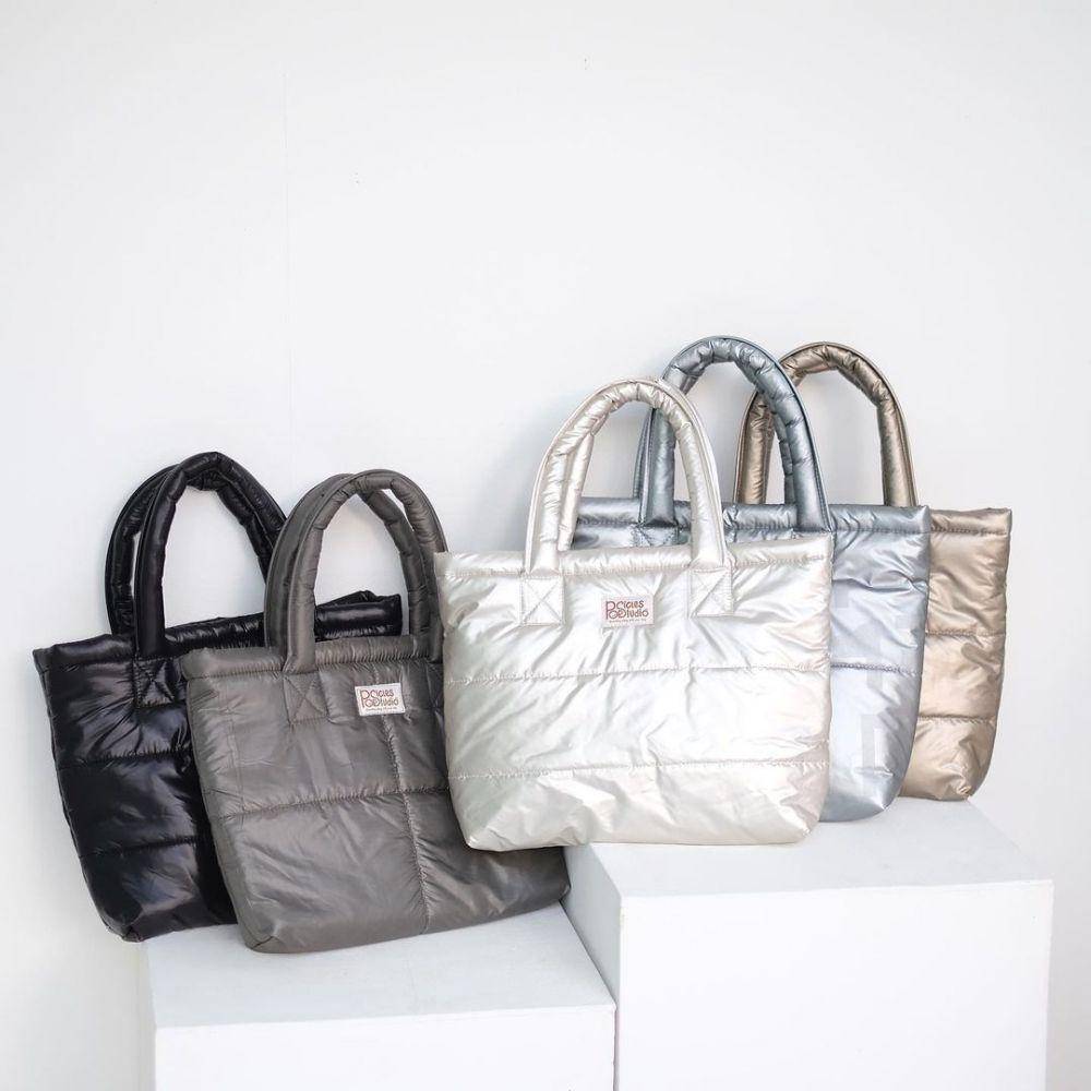 tote bag (instagram.com/popsicles.studio)