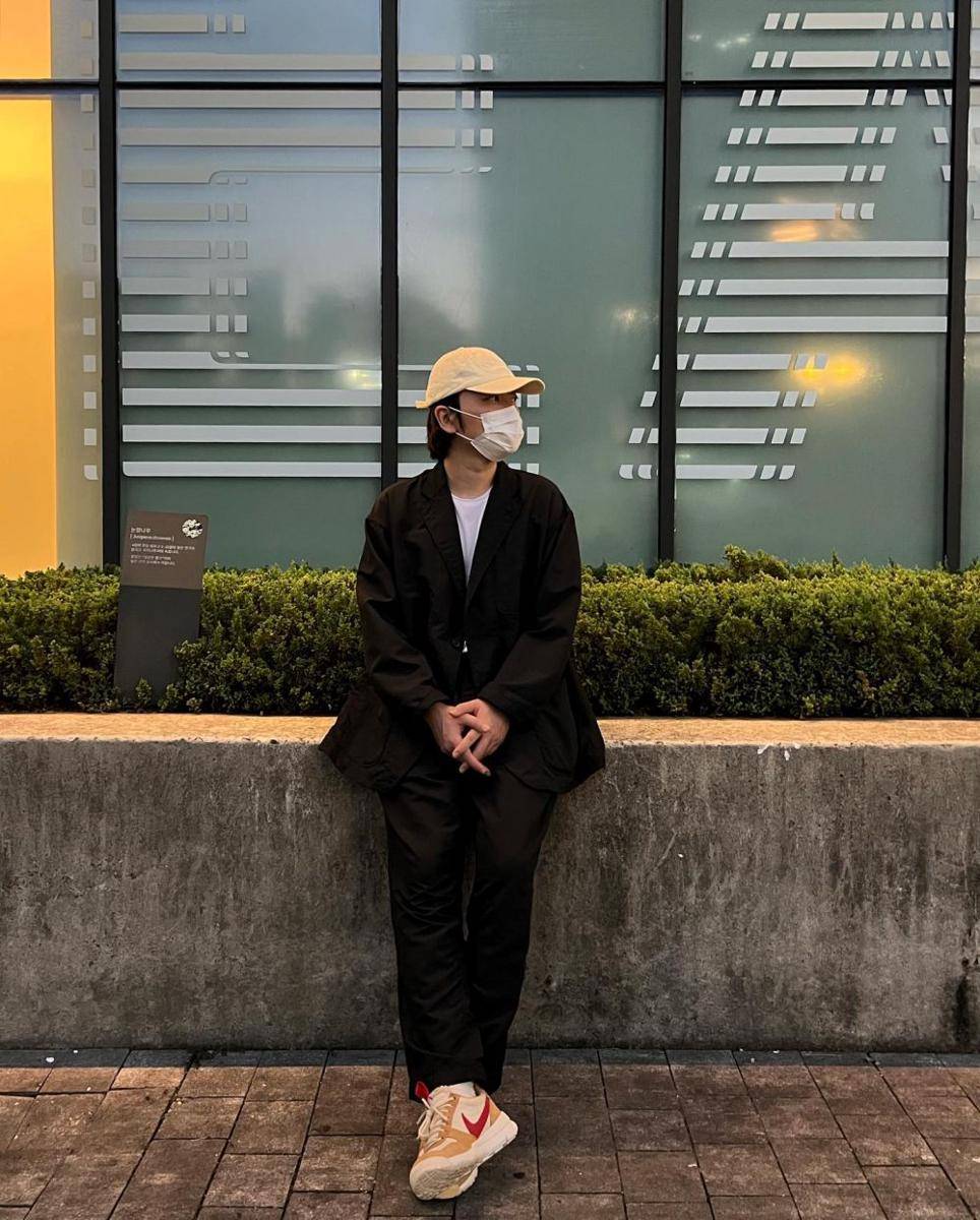 Lee Dong Hwi (instagram.com/dlehdgnl)