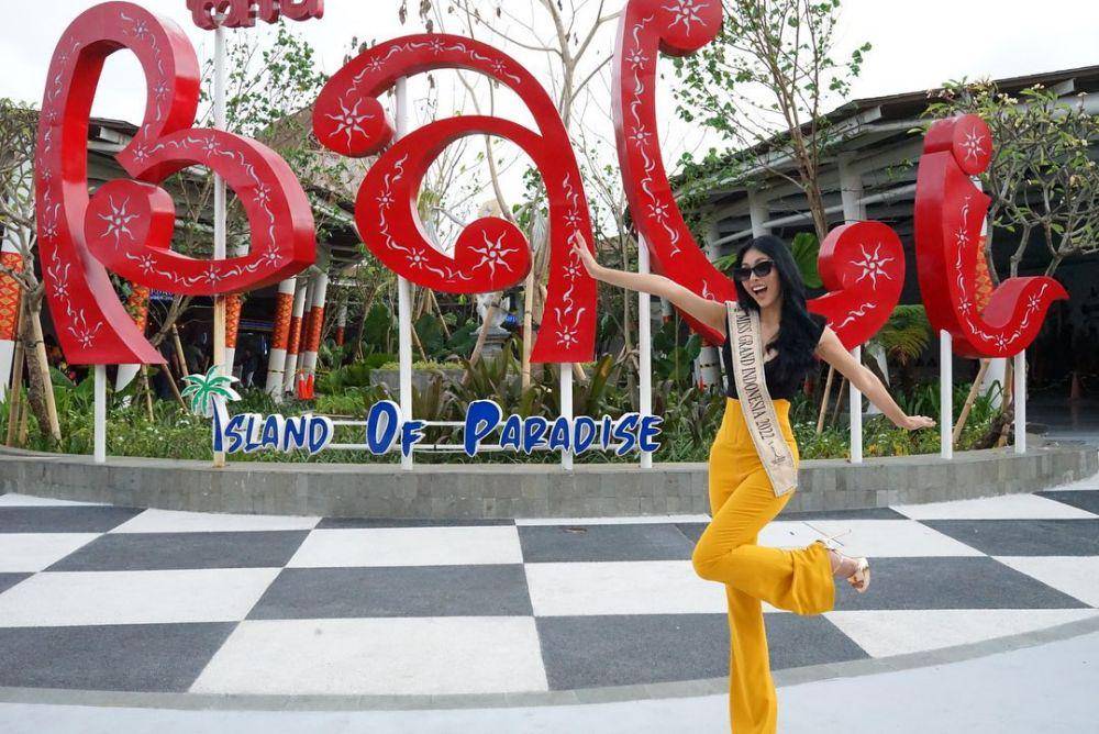 Potret keberangkatan Andina Julie ke ajang Miss Grand International 2022 (Instagram.com/bunda.latinas))