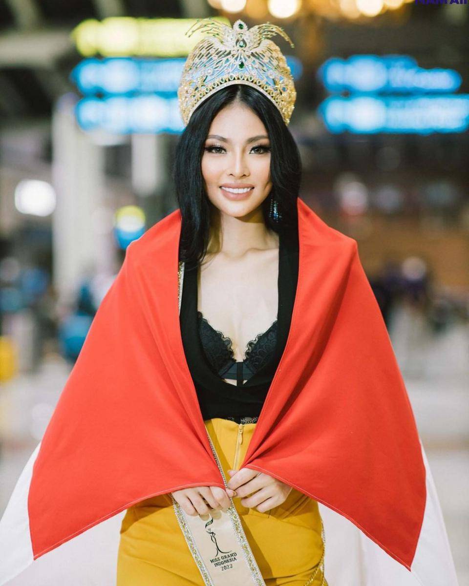 Potret keberangkatan Andina Julie ke ajang Miss Grand International 2022 (Instagram.com/andina_julie)