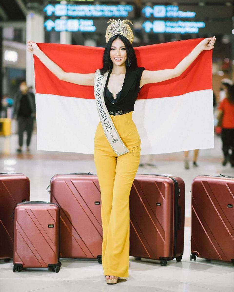 Potret keberangkatan Andina Julie ke ajang Miss Grand International 2022 (Instagram.com/andina_julie)