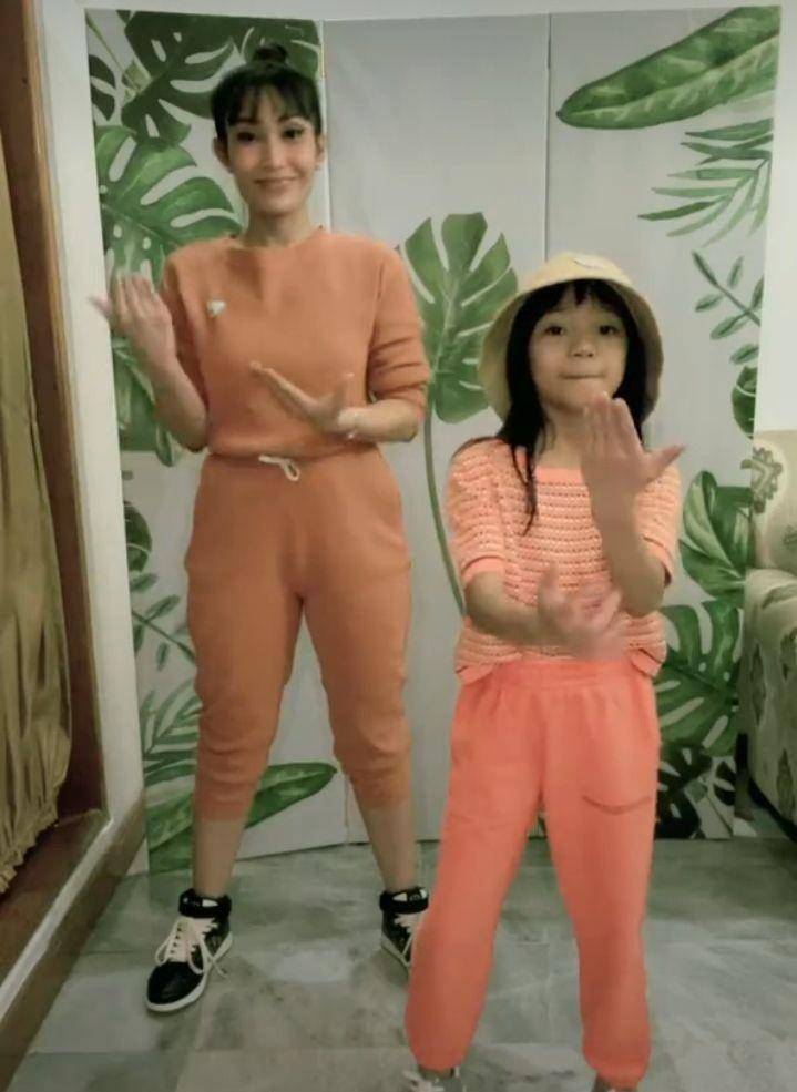 potret Ayu Dewi dan ketiga anaknya (instagram.com/mrsayudewi)