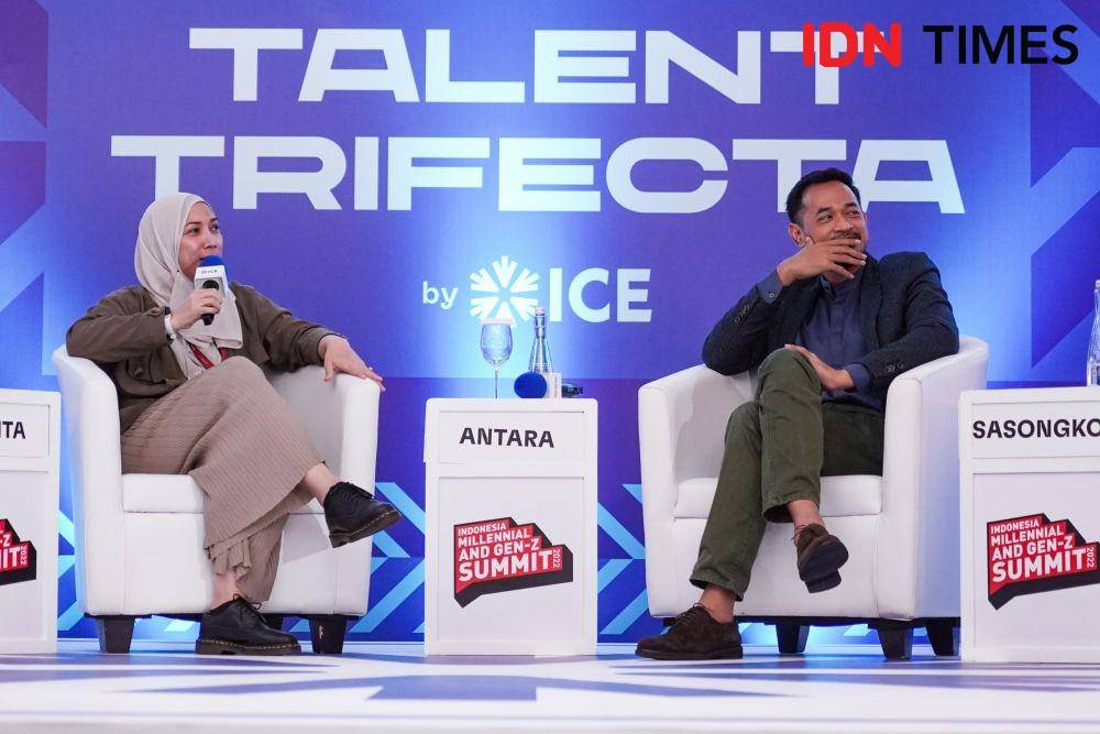Angga Dwimas Sasongko, Oka Antara, Dian Sasmita membahas industri perfilman Indonesia di panggung Talent Trifecta IMGS 2022, dimoderasi oleh Head of IDN Pictures Susanti Dewi. (Dok. IDN Media)